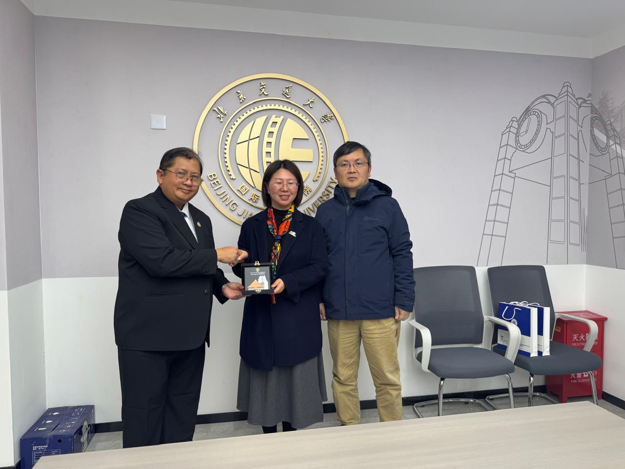 WhatsApp Image 2025-11-12 at 14.48.52 (1)